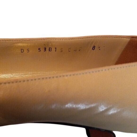 Ferragamo 8.5 A Beige Black Leather Cap Toe Pumps Mid Heel Womens Shoes Vintage - Picture 7 of 8